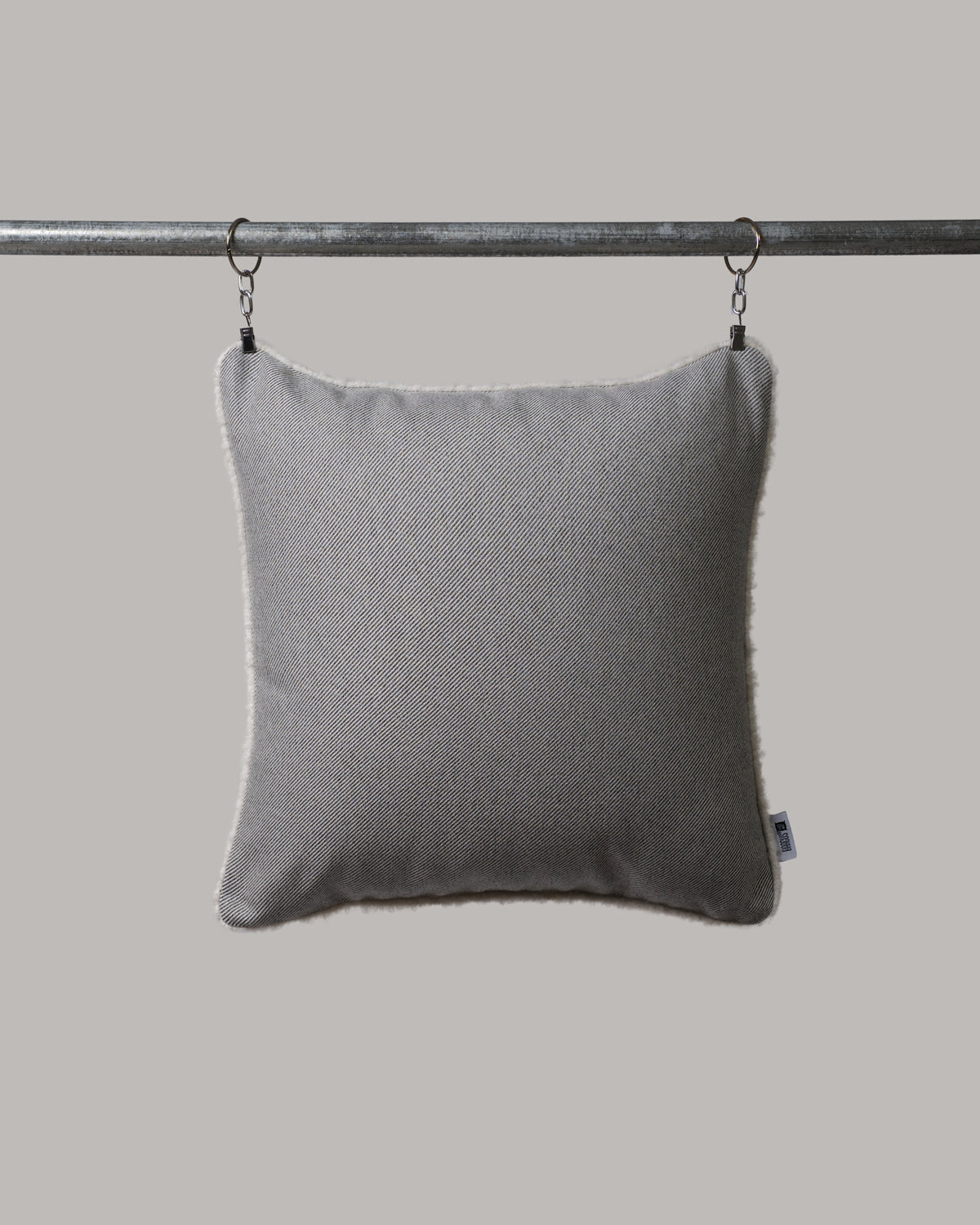 ecomposer-color-grey---white-piping,ecomposer-size-45cm-x-45cm