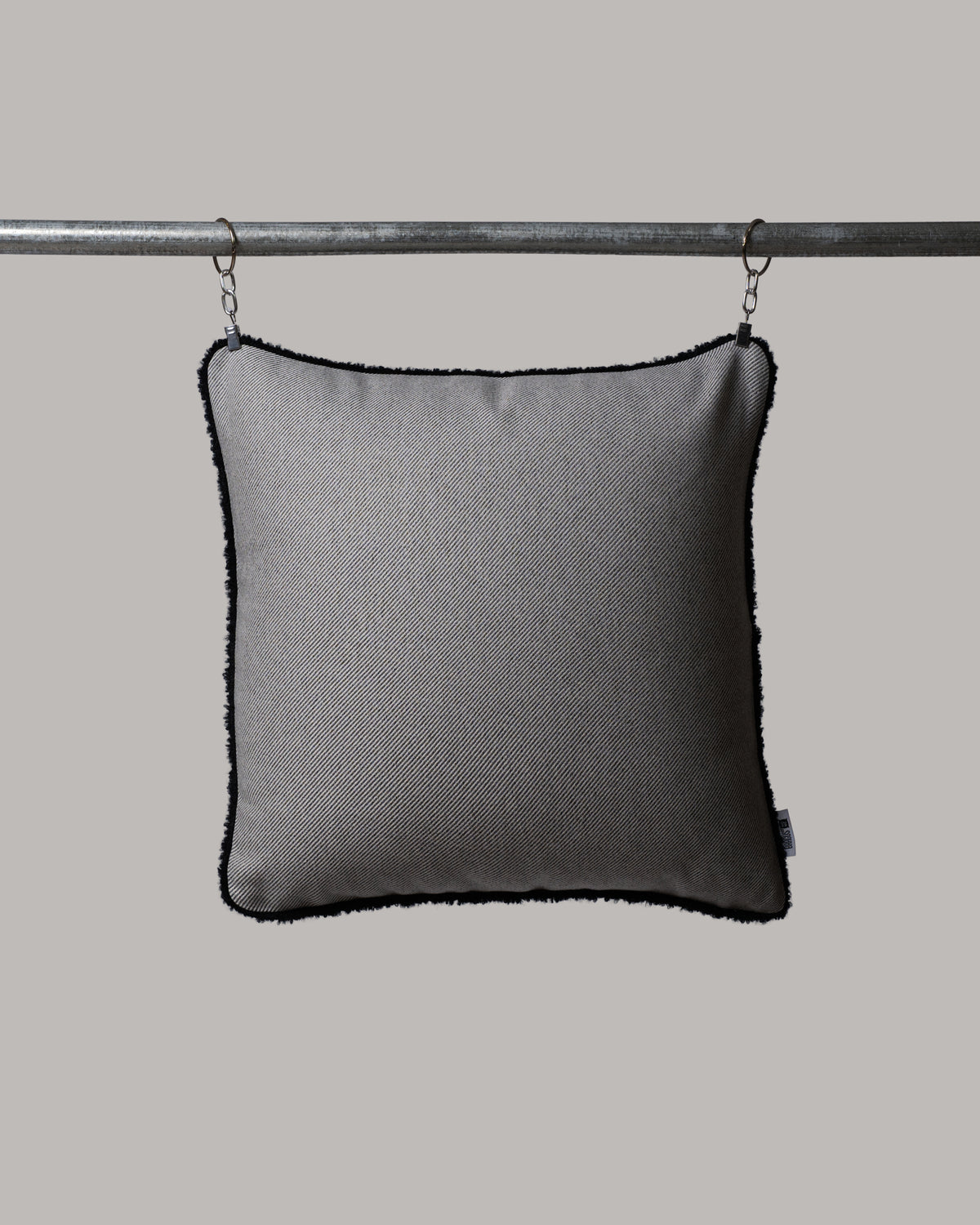 ecomposer-color-grey---black-piping,ecomposer-size-45cm-x-45cm