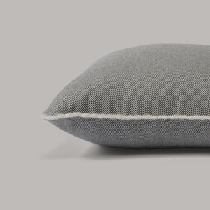 ecomposer-color-grey---white-piping,ecomposer-size-45cm-x-45cm