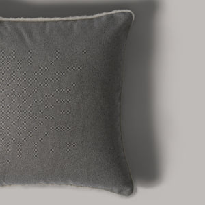 ecomposer-color-grey---white-piping,ecomposer-size-45cm-x-45cm