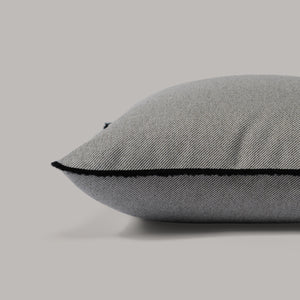 ecomposer-color-grey---black-piping,ecomposer-size-45cm-x-45cm
