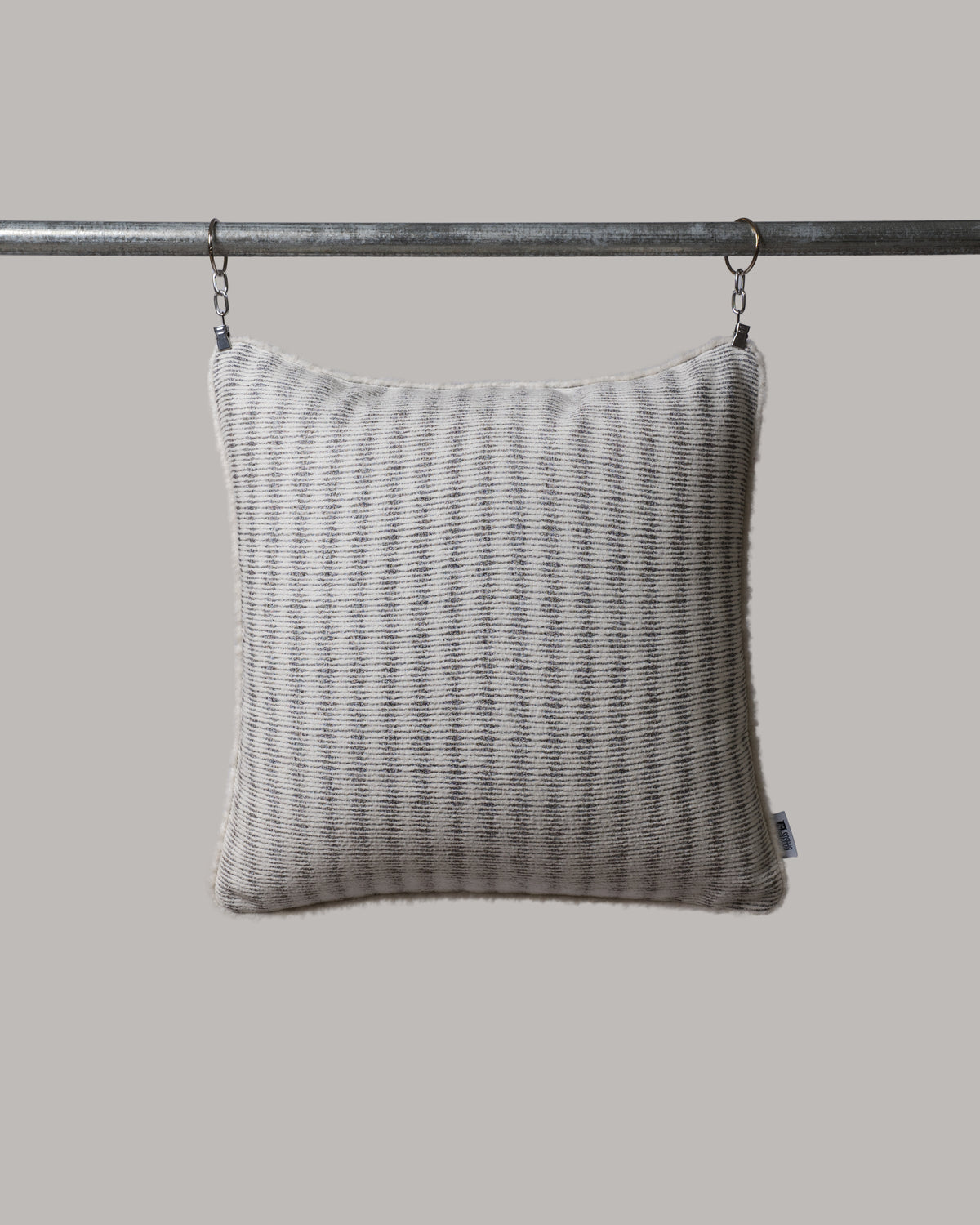 ecomposer-color-light-grey---white-piping,ecomposer-size-45cm-x-45cm