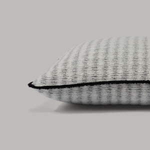 ecomposer-color-light-grey---black-piping,ecomposer-size-45cm-x-45cm