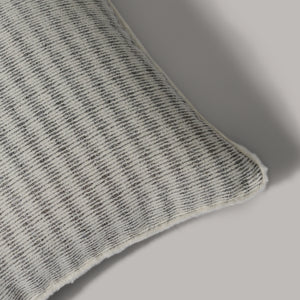 ecomposer-color-light-grey---white-piping,ecomposer-size-45cm-x-45cm