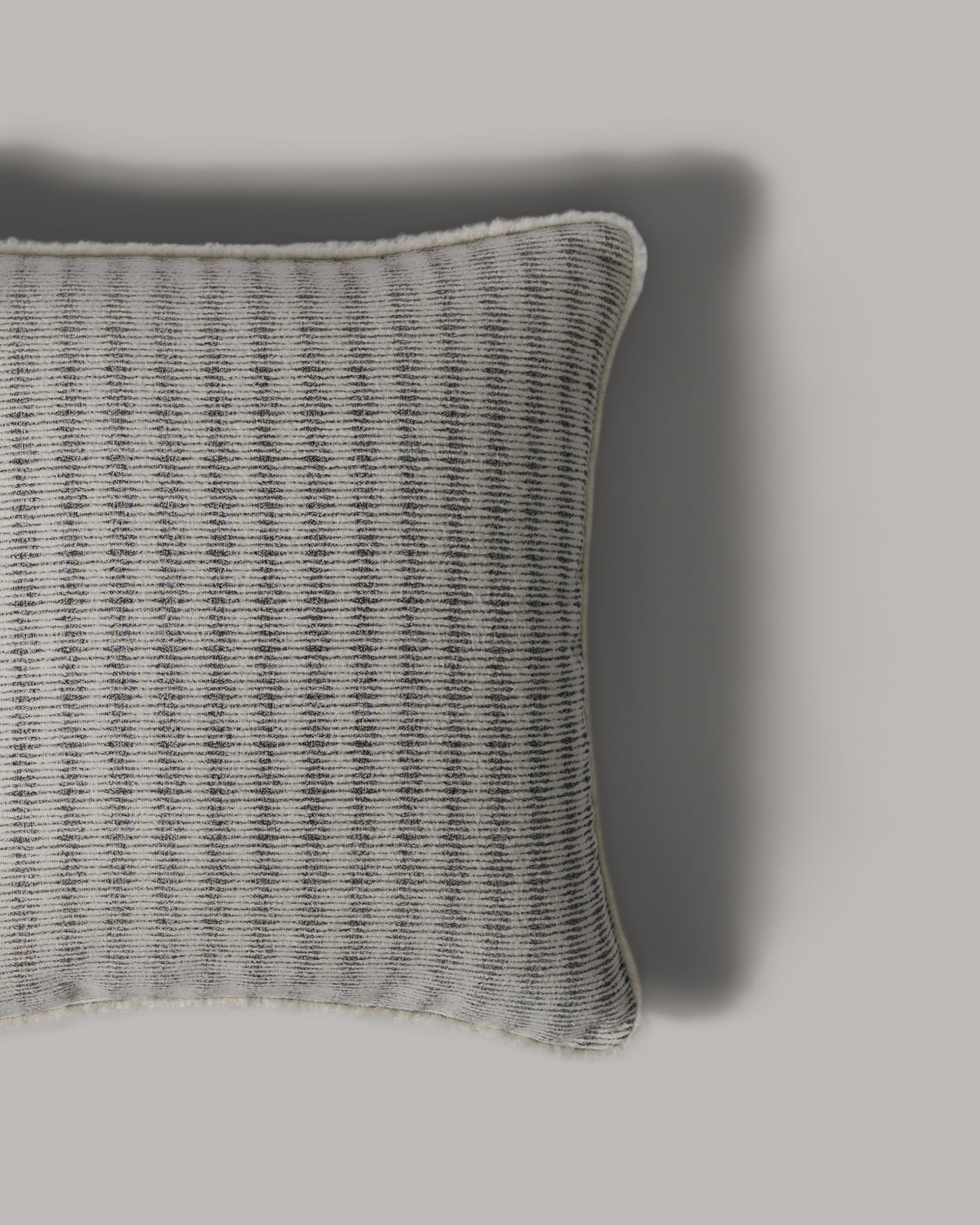 ecomposer-color-light-grey---white-piping,ecomposer-size-45cm-x-45cm