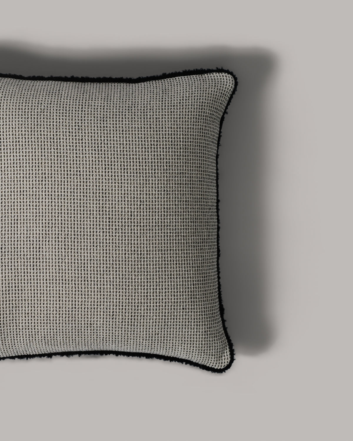 ecomposer-color-light-grey---black-piping,ecomposer-size-45cm-x-45cm