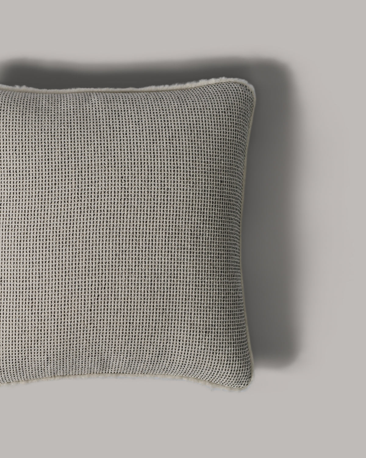 ecomposer-color-light-grey---white-piping,ecomposer-size-45cm-x-45cm