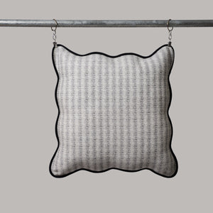 ecomposer-color-light-grey---black-piping,ecomposer-size-irregular