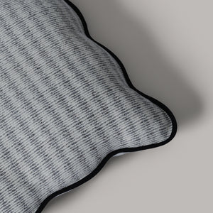 ecomposer-color-light-grey---black-piping,ecomposer-size-irregular