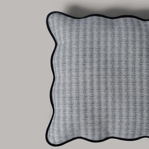 ecomposer-color-light-grey---black-piping,ecomposer-size-irregular