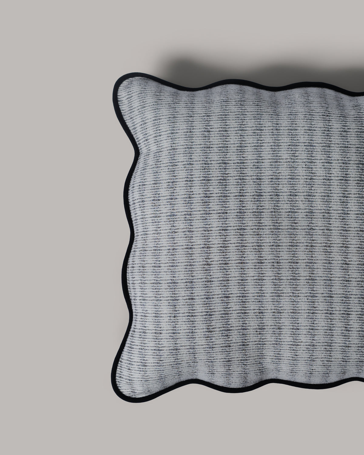 ecomposer-color-light-grey---black-piping,ecomposer-size-irregular
