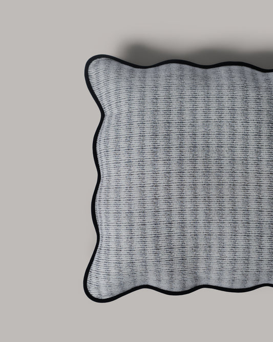 ecomposer-color-light-grey---black-piping,ecomposer-size-irregular