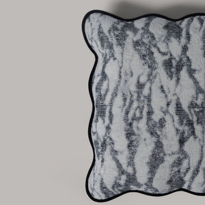 ecomposer-color-soft-white---black-piping,ecomposer-size-irregular