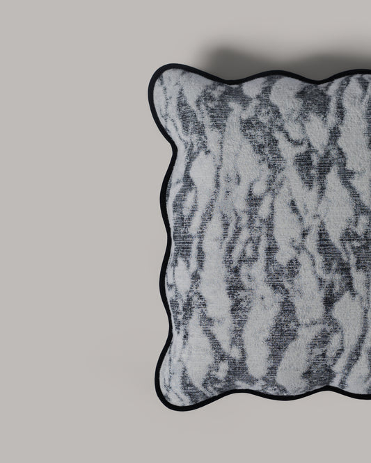 ecomposer-color-soft-white---black-piping,ecomposer-size-irregular