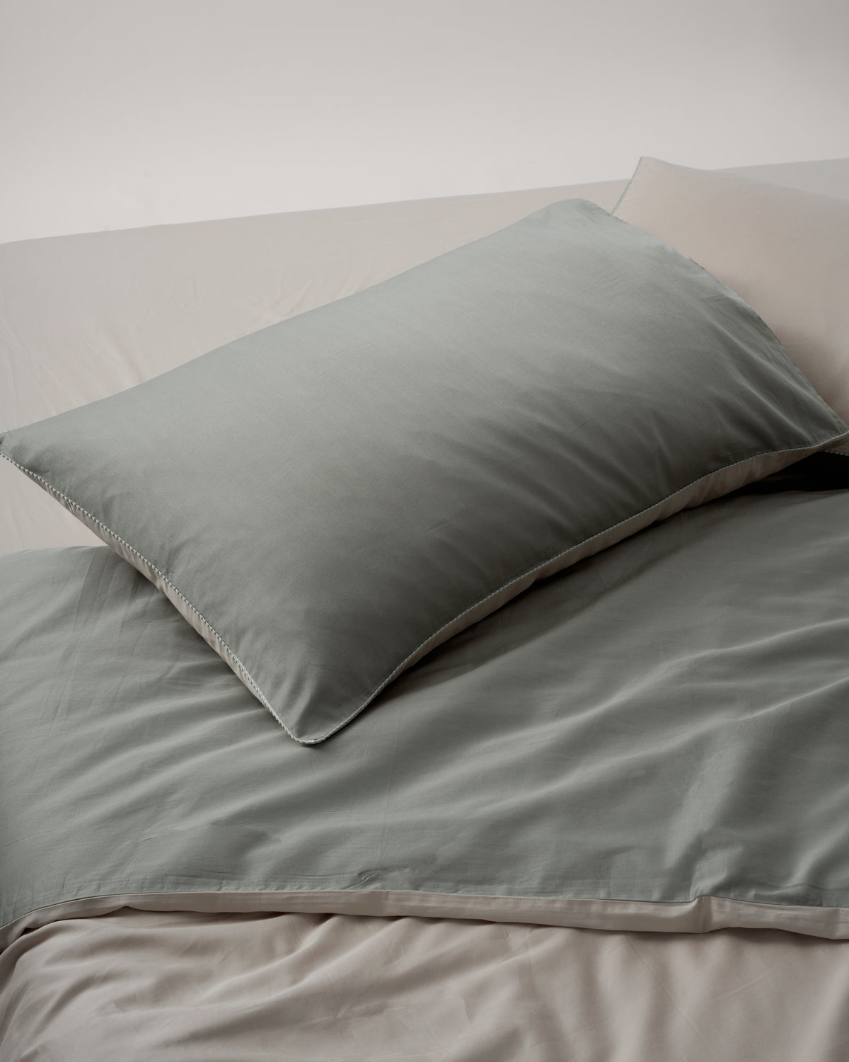 ecomposer-color-oat-beige-+-sage-green