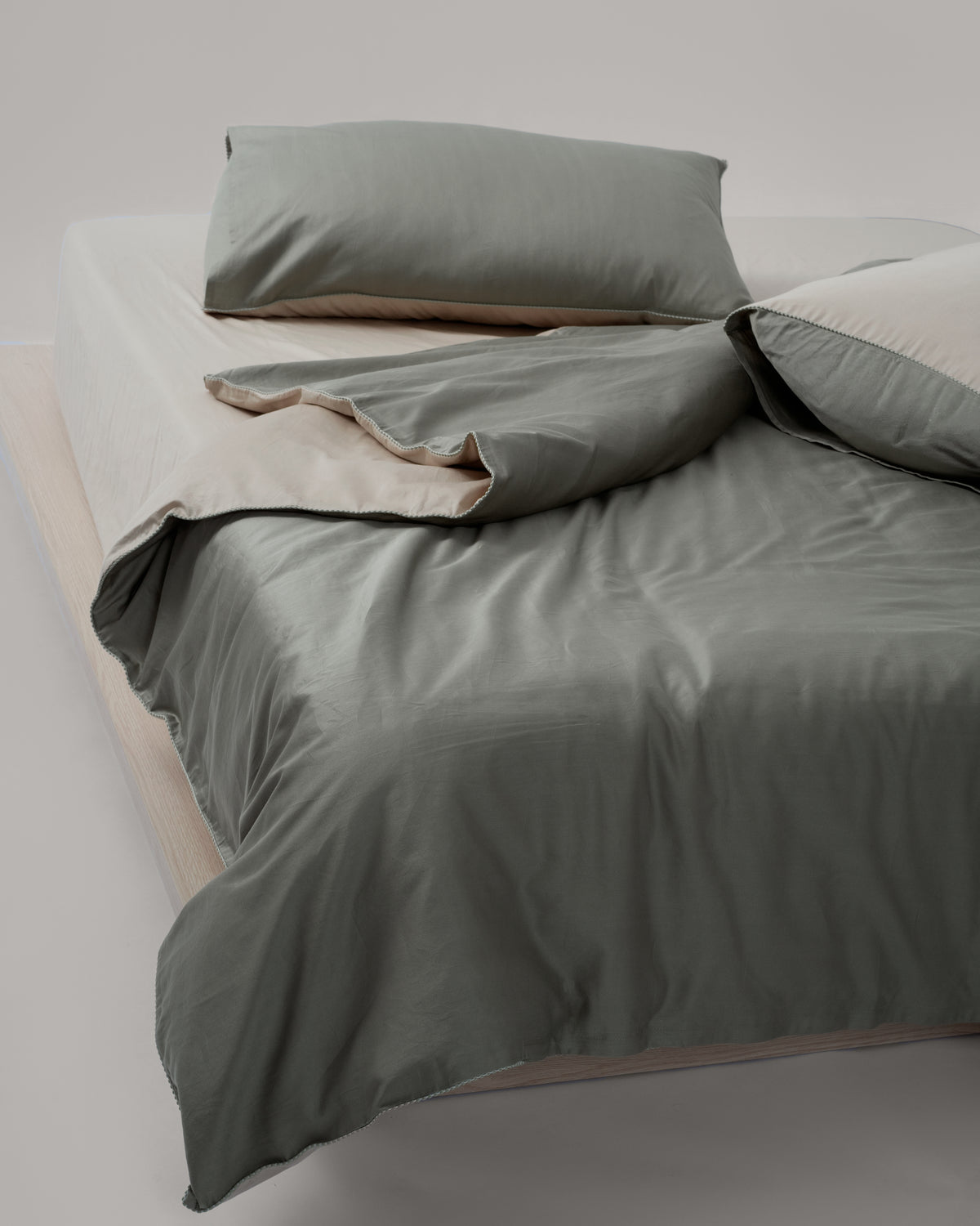 ecomposer-color-oat-beige-+-sage-green